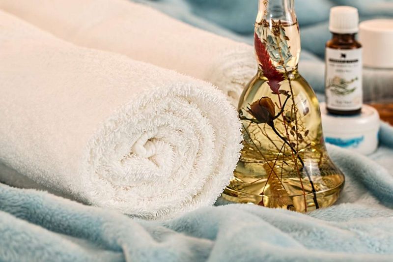 Does anti-cellulite massage help? Combination with various other sorts of treatments